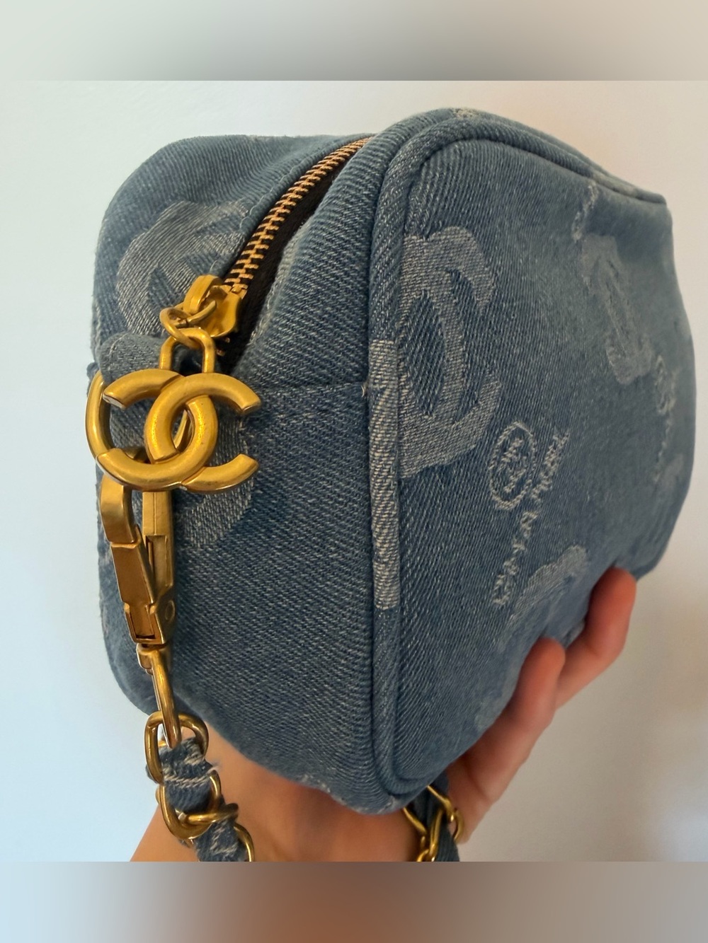 CHANEL Blue Denim CC Logo Beauty Bag GWP VIP item - Picture 4 of 6